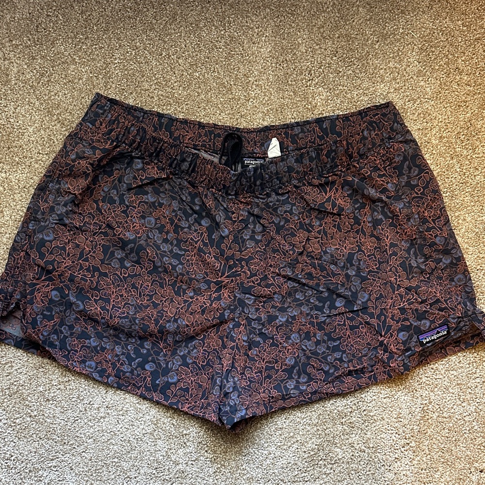 Patagonia Black and Rust Floral Print Women’s Shorts